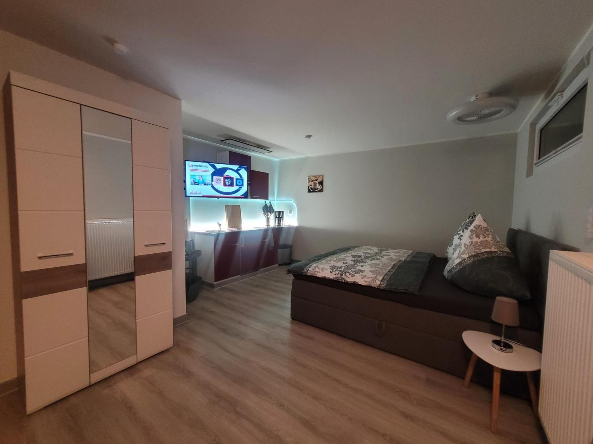 Ferienwohnung Oder Studio Dresden-Neustadt Inkl Parkplatz Mit Balkon Oder Terrasse Zewnętrze zdjęcie